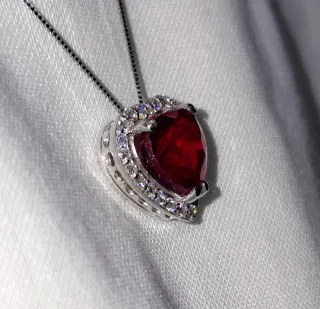 Colgante Corazón Rubí y Diamantes Oro 14k