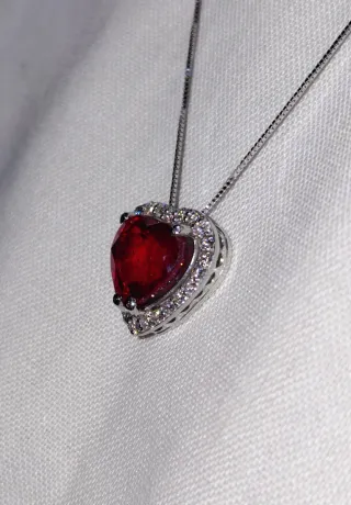 Colgante Corazón Rubí y Diamantes Oro 14k