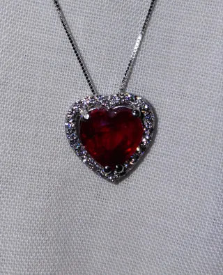 Colgante Corazón Rubí y Diamantes Oro 14k