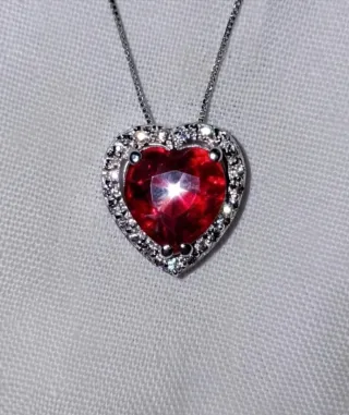 Colgante Corazón Rubí y Diamantes Oro 14k
