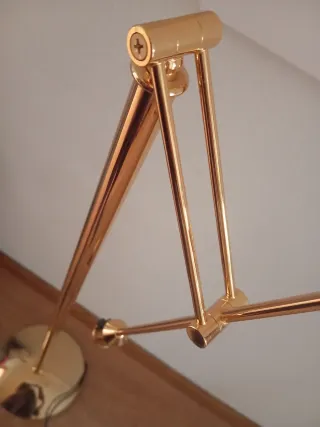 Lámpara de pie dorada metal