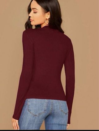 Camiseta cuello alto manga larga roja