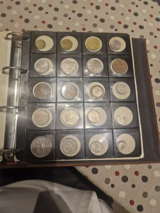 Álbum de monedas marrón