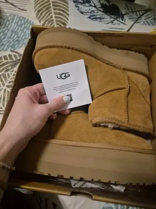Botas UGG Mini Plataforma Piel Beige