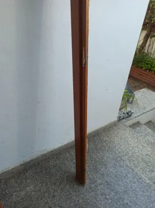 Premarco de puerta de madera.