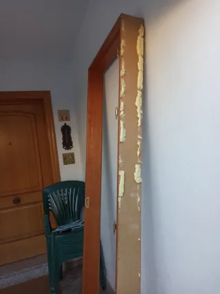 Premarco de puerta de madera.