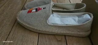 Alpargatas Beige con Diseño de Cóctel