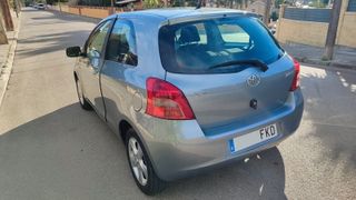 Toyota Yaris 2007 con solo 64000