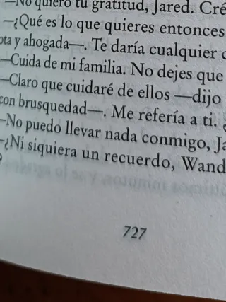 La huésped (The host) (Spanish Edition)