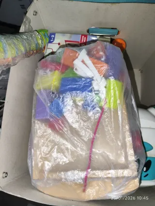 Varios juguetes estilo Montessori