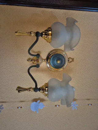 Lámpara de pared dorada y azul