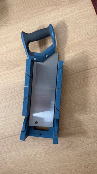 Sargento de inglete con sierra