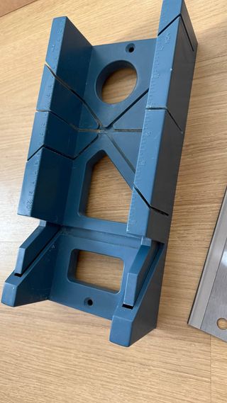 Sargento de inglete con sierra