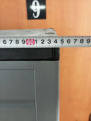 Armario de plástico negro y gris