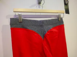 Leggings Labellamafia Rojo y Gris