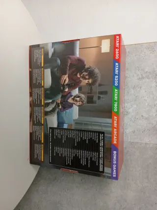 Consola Atari 200+ Retro con embalaje roto.