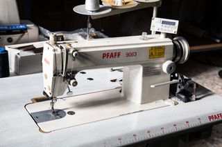 Lote maquinas confección. Corte, plancha, costura