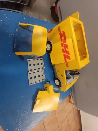 Playmobil Camión DHL