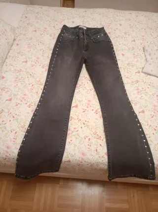 Pantalones Brownie y Noon, y camisa Noon