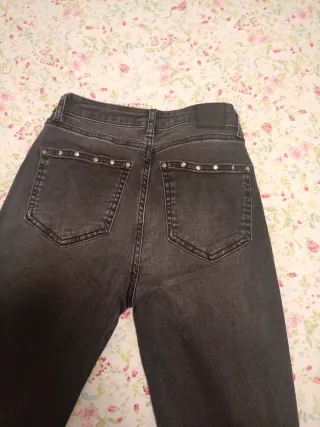 Pantalones Brownie y Noon, y camisa Noon