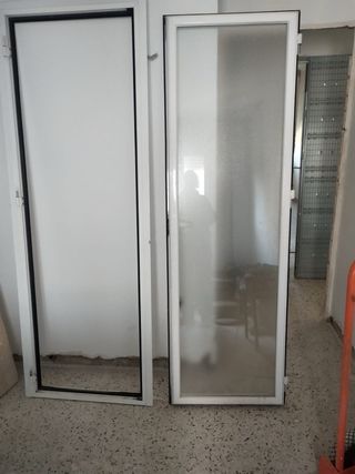 Puerta de aluminio con cristal