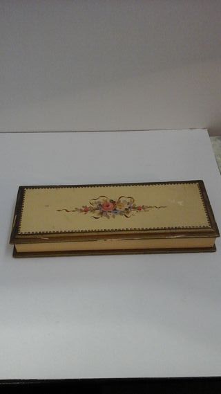 Caja de madera vintage decorada