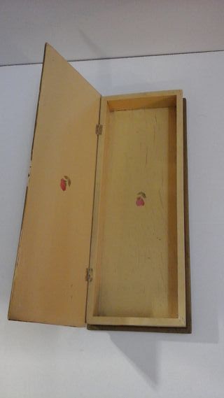 Caja de madera vintage decorada