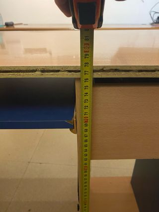 Escritorio madera y azul