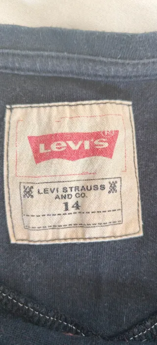 Camiseta Levis Negra logo plateado
