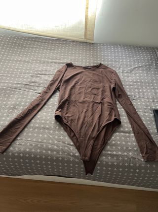 Body manga larga marrón