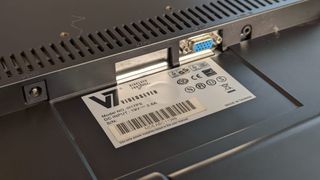 Monitor V7 17 pulgadas con cables y transformador