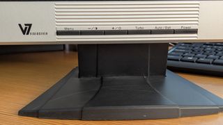 Monitor V7 17 pulgadas con cables y transformador