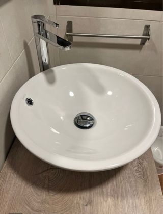 Mueble baño cajones, lavabo, grifo y espejo