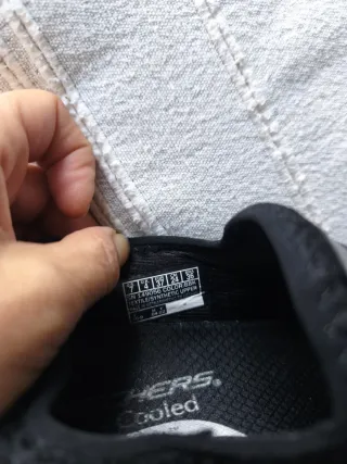 Zapatillas Skechers sin cordones negras