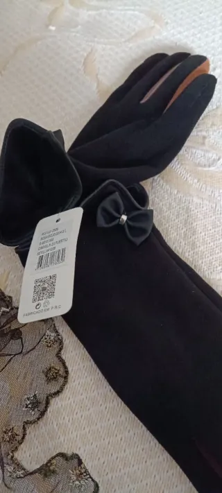 Fula,guantes y cartera elegantes