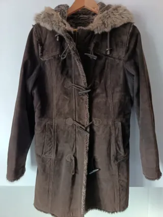 Pelliza ante marrón con capucha