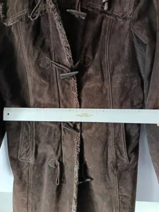 Pelliza ante marrón con capucha