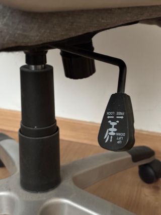 Silla de oficina gris