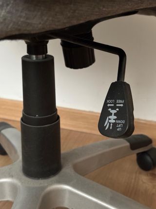 Silla de oficina gris