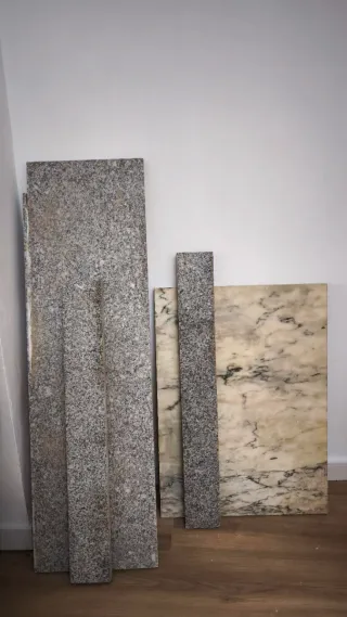 Restos de encimeras y placas de granito y mármol
