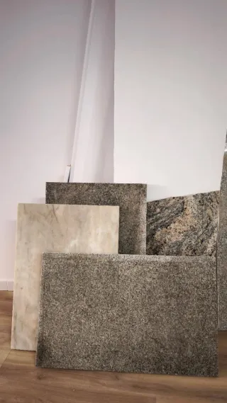 Restos de encimeras y placas de granito y mármol