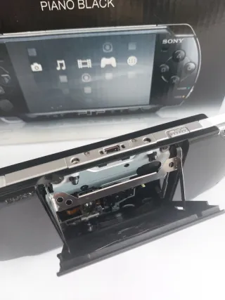 SONY PSP-2004 PIANO BLACK