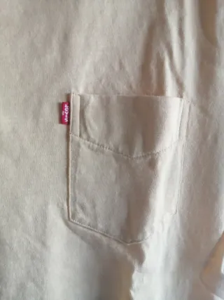 T-shirt Levi's gialla con taschino