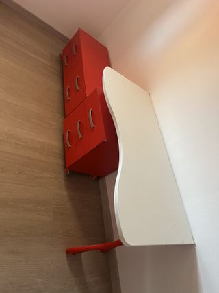 Litera infantil con escritorio y escaleras