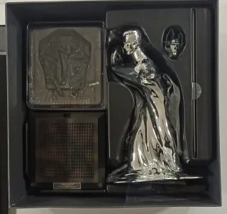 Hot Toys DX13 T-800 Battle Damaged Special Edition