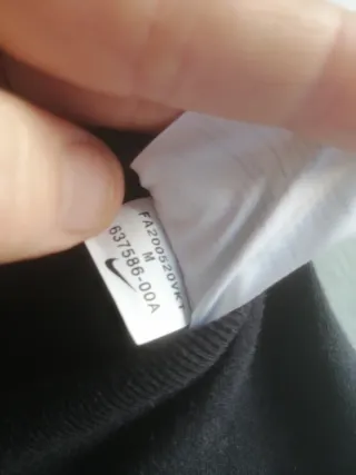 T-shirt Nike nera con stampa grafica