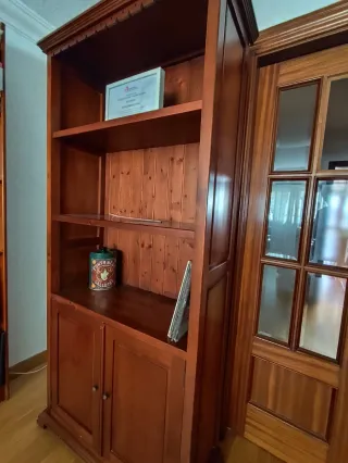 Mueble de salón de madera hecho a mano