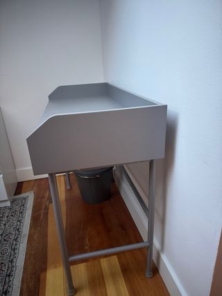 Escritorio IKEA gris metálico