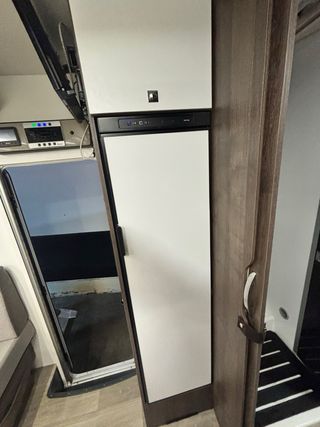 Alquiler Autocaravana Benimar 463, milcaravanas.es