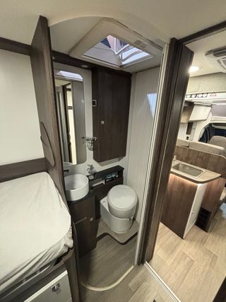 Alquiler Autocaravana Benimar 463, milcaravanas.es